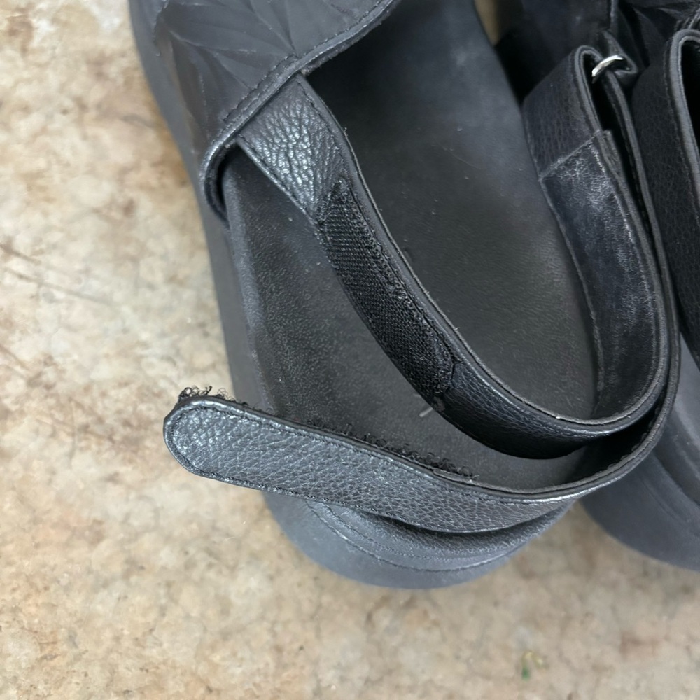 Vionic Karleen Black Sandals Size 9 - Picture 7 of 12